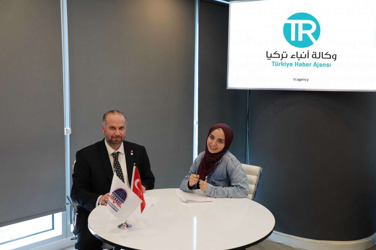 توقيع عقد تعاون اتحاد الجامعات0000