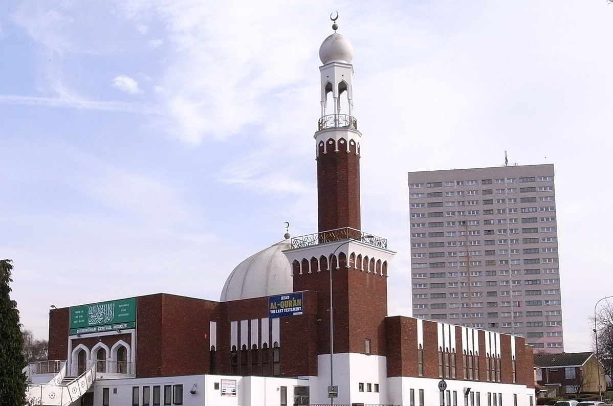 جماعة يمينية هولندية متطرفة تهاجم نحو 100 مسجد وتسيء للقرآن الكريم